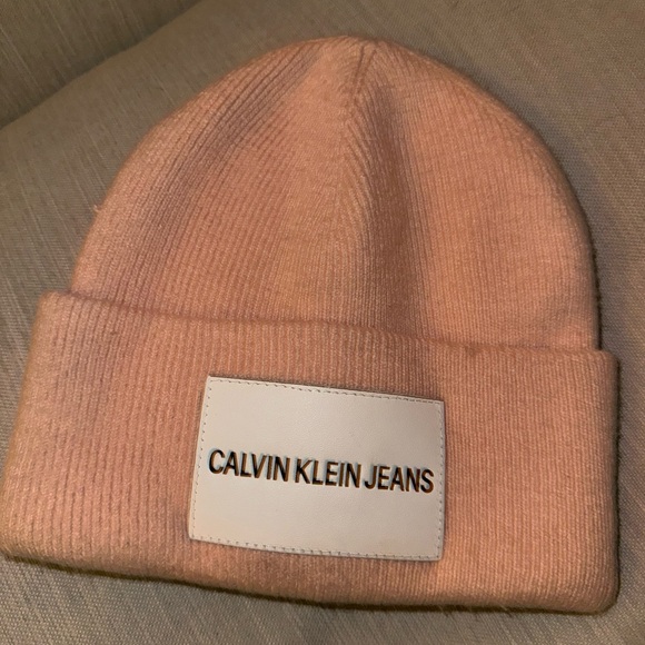 light pink calvin klein beanie - Picture 2 of 2